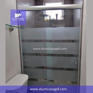 CANCEL DE BAÑO CON FRANJAS PARA PRIVACIDAD