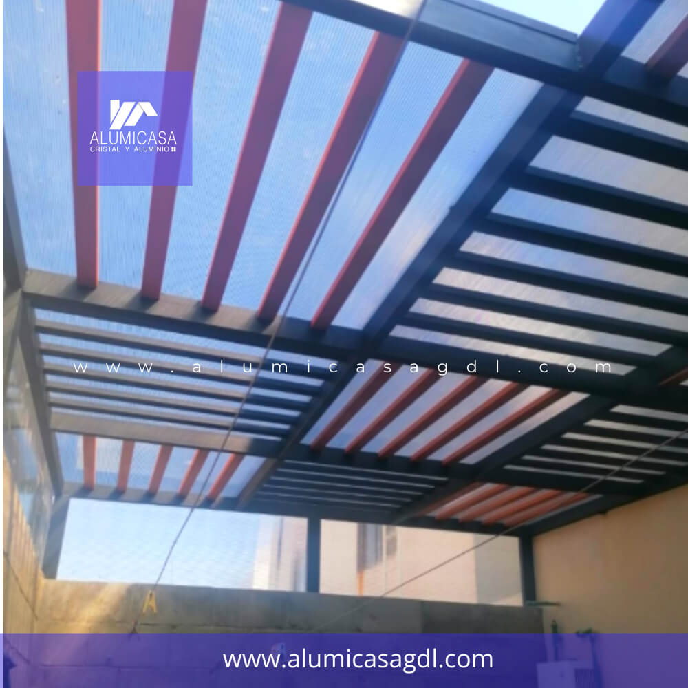 DOMO PARA PATIO MODELO MARIMBA ACERO INOXIDABLE CUBIERTA DE POLICARBONATO CELULAR