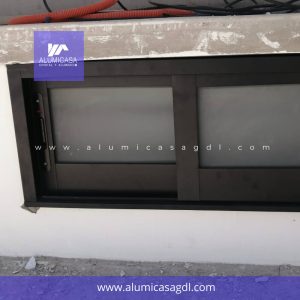 VENTANAS Y PUERTA DE ALUMINIO