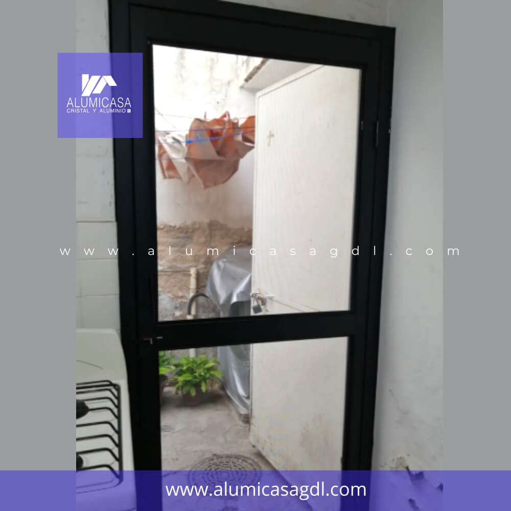 PUERTA ABATIBLE MOSQUITERA