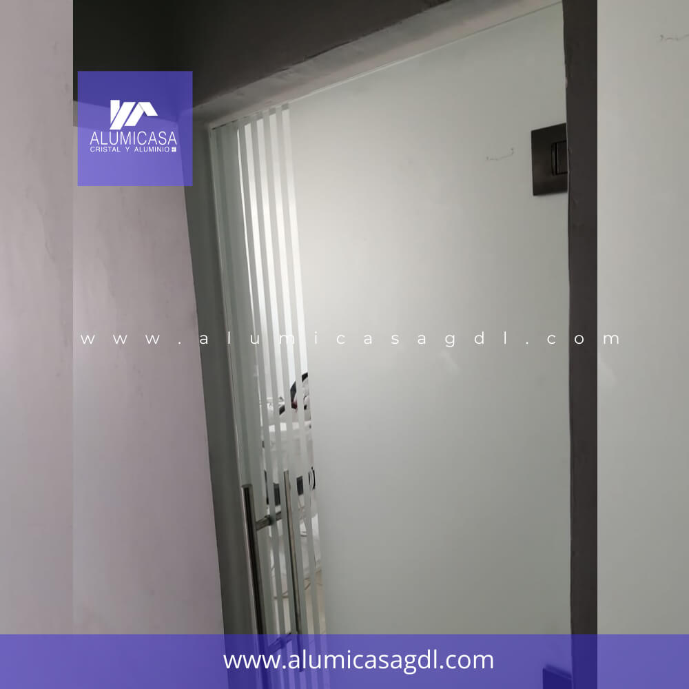 PUERTA DE CRISTAL TEMPLADO PARA CONSULTORIO