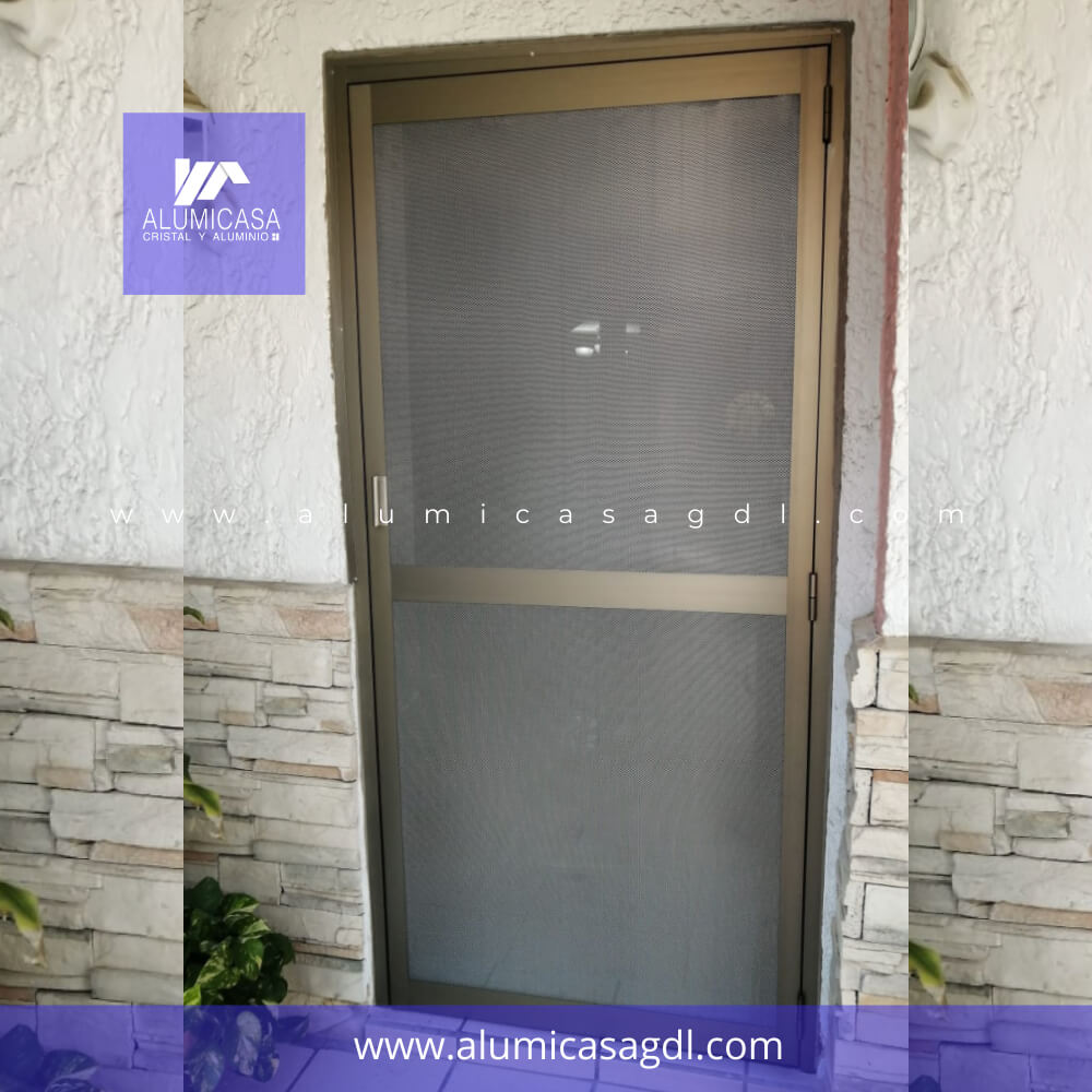 PUERTA MOSQUITERA CUBIERTA DE MALLA DE ACERO ALUMINIO TONO CIEN CLARO