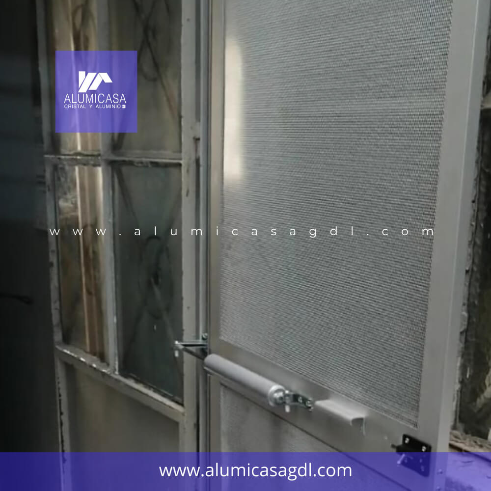 Puerta mosquitera abatible para patio cubierta malla acero galvanizada aluminio color natural