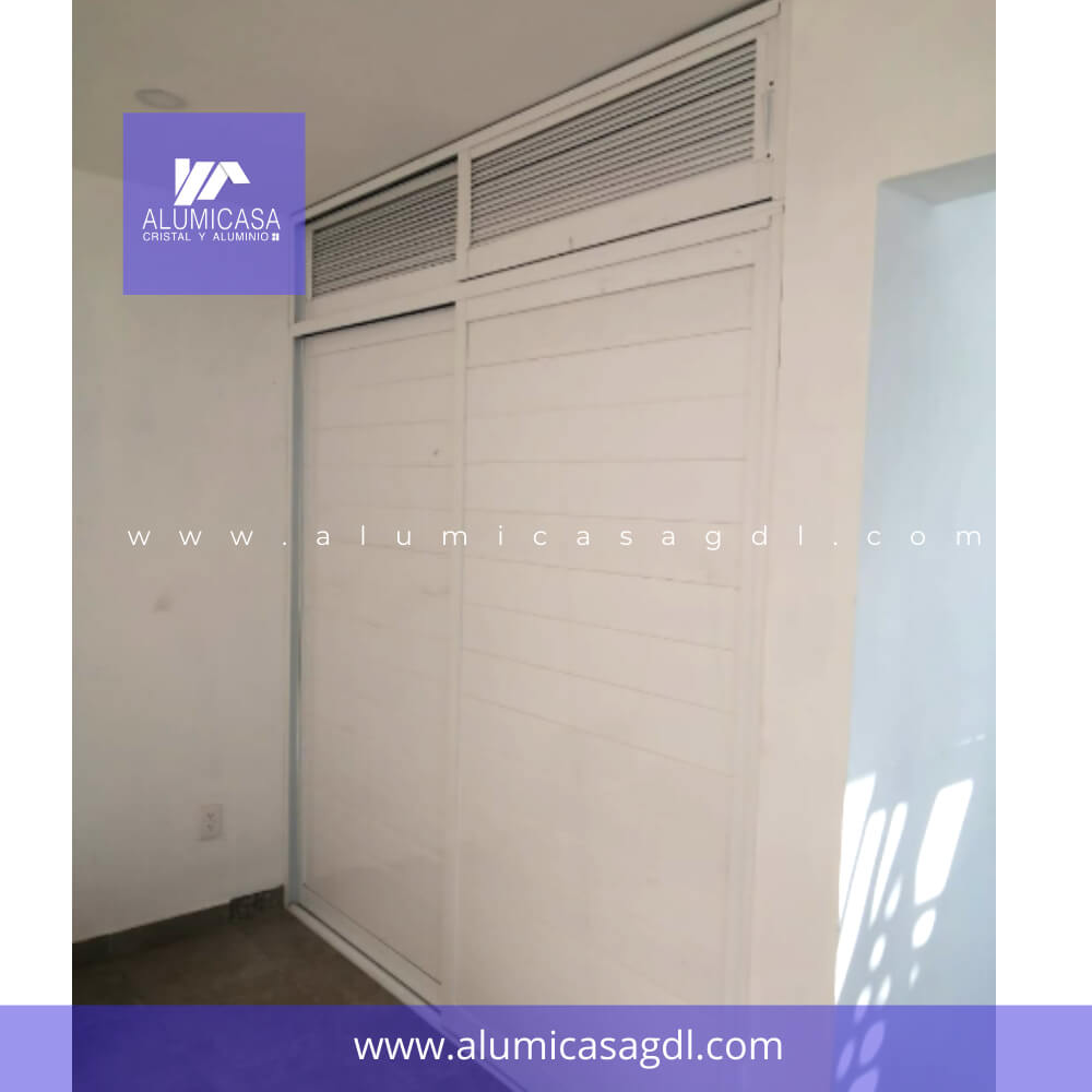 Ventanal corredizo con antepecho para ventilación aluminio tono blanco