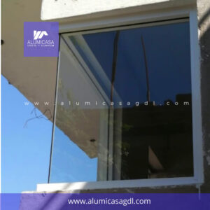 VENTANAL EN ESCUADRA A HUESO CRISTAL TEMPLADO ALUMINIO COLOR BLANCO