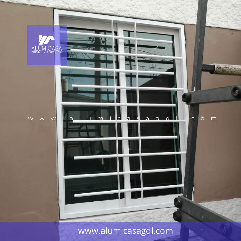 Proteccion de herreria para ventantana moderna