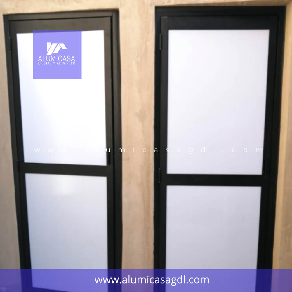Puerta de aluminio sencilla cubierta blanca aluminio negro