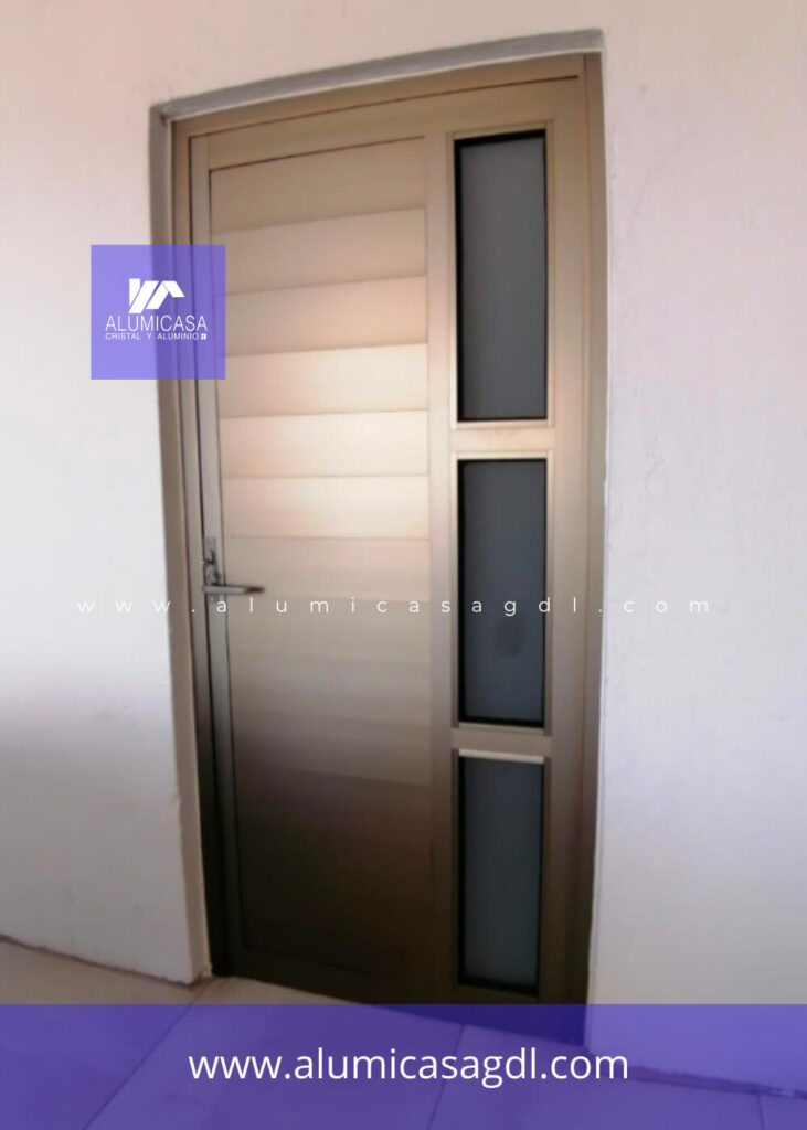 Puetra abatible tono cien claro electro 50 con duela y vidrio lateral satinovo
